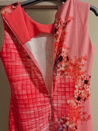 Vestido estampado floral rosa y rojo