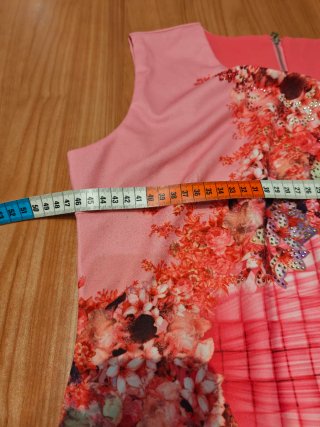 Vestido estampado floral rosa y rojo