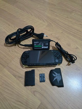 PSP Slim 3004 Edición Monster Hunter