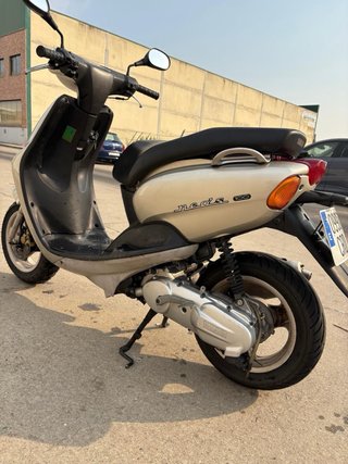 Yamaha Neos 100 Beige/Plata Scooter