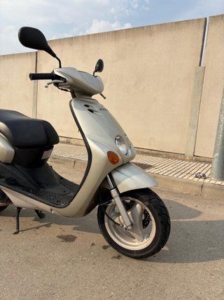 Yamaha Neos 100 Beige/Plata Scooter