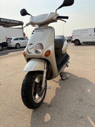 Yamaha Neos 100 Beige/Plata Scooter