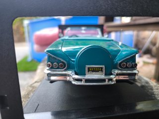 Coche a escala 1:18 Chevy Impala 1958