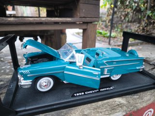 Coche a escala 1:18 Chevy Impala 1958