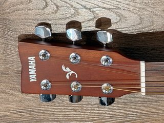 Guitarra Yamaha F310 y Funda