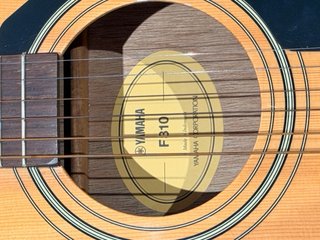 Guitarra Yamaha F310 y Funda