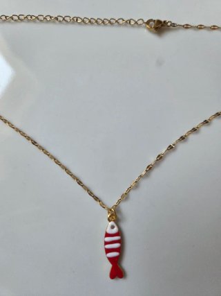 Collar con colgante de pez