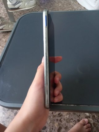 Móvil Negro Pantalla Rota
