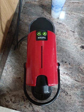 Cafetera Nespresso Krups Inissia Roja