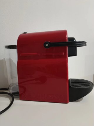 Cafetera Nespresso Krups Inissia Roja