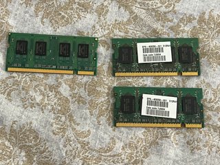 2x Hynix 512MB PC2-5300S-555-12 RAM y 1 de 1G