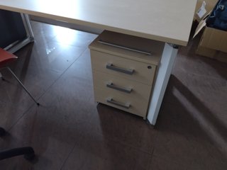 Cajonera bajo mesa