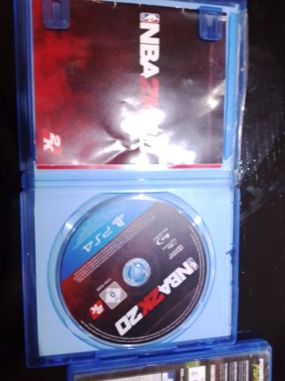 PS4 FIFA 22 e NBA 2K20