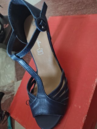 Sandalias azules de cuero