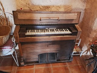 Armonio Antiguo 110x90x38 cm