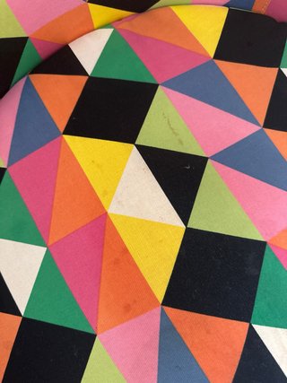 Silla de escritorio con diseño geométrico