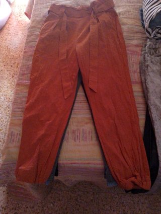 Pantalones vaqueros largos para chica.