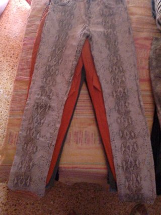 Pantalones vaqueros largos para chica.