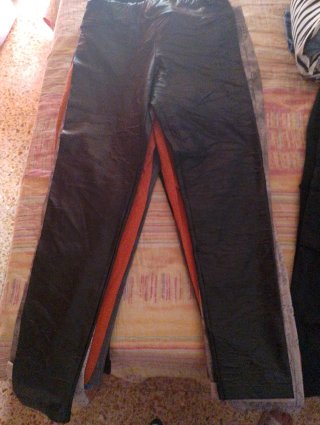 Pantalones vaqueros largos para chica.