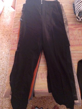 Pantalones vaqueros largos para chica.