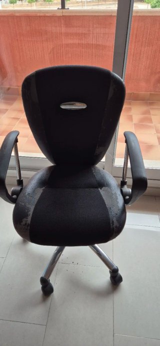 Silla de oficina giratoria con ruedas