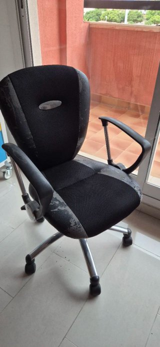 Silla de oficina giratoria con ruedas