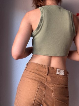 Top corto de canalé Nike Y2K verde
