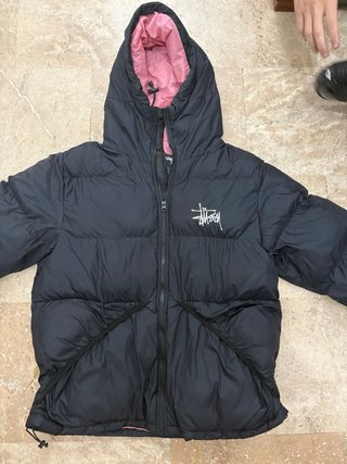 Chaqueta Stussy Puffer Negra Rosa 800 Fill
