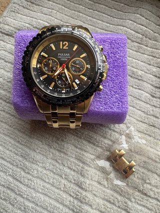 Reloj Pulsar Chronograph 100M Oro y Negro