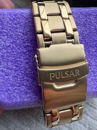 Reloj Pulsar Chronograph 100M Oro y Negro