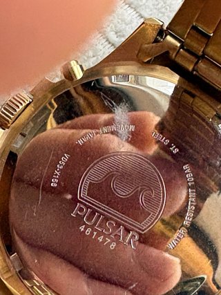 Reloj Pulsar Chronograph 100M Oro y Negro