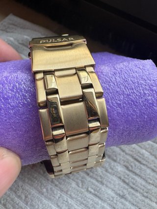 Reloj Pulsar Chronograph 100M Oro y Negro