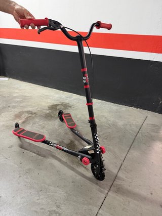 Patinete de 3 Ruedas Tipo Tijera (Y Fliker)