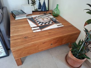 Mesa centro teca maciza casi nueva