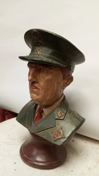 Busto Francisco Franco