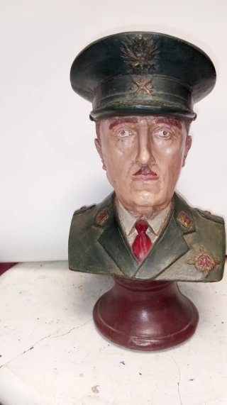 Busto Francisco Franco