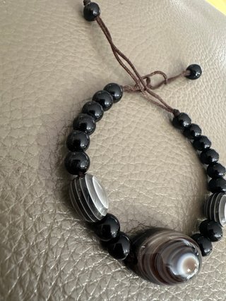 Bracciale tibetano in Agata striata e onice