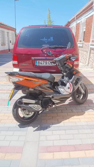 Scooter TGB R50X 50cc 2T Naranja/Negro