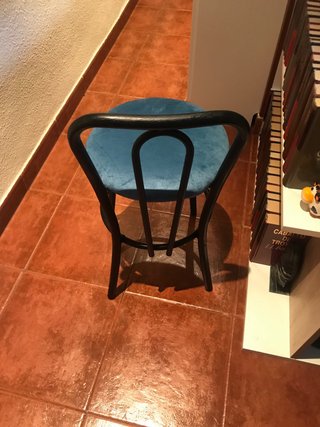 Taburete alto con respaldo