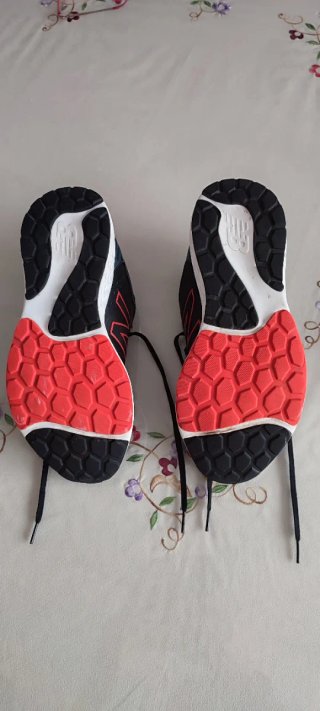 Zapatillas New Balance Negras y Rojas Talla 44/5