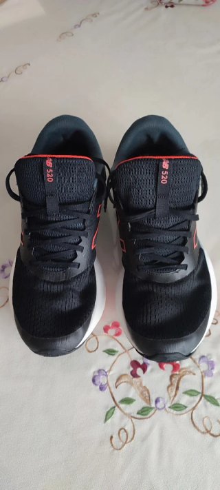 Zapatillas New Balance Negras y Rojas Talla 44/5