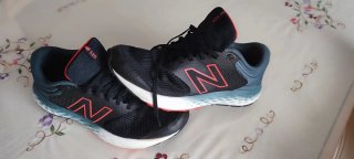 Zapatillas New Balance Negras y Rojas Talla 44/5