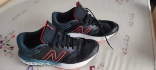 Zapatillas New Balance Negras y Rojas Talla 44/5