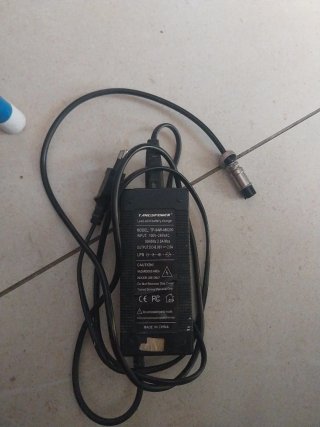 Cargador TANGSPOWER 84W 48V 2A Patinete Eléctrico