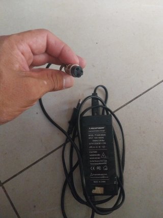 Cargador TANGSPOWER 84W 48V 2A Patinete Eléctrico