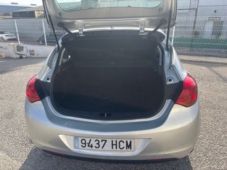 Opel Astra 2011
