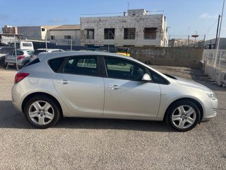 Opel Astra 2011
