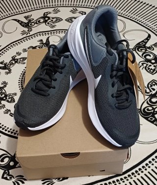 Nike Revolution 7 Talla 41 Gris/Blanco/Negro