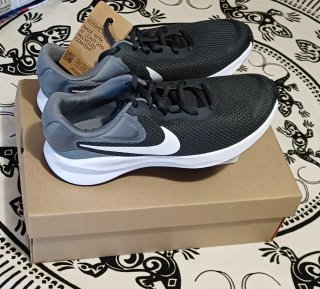 Nike Revolution 7 Talla 41 Gris/Blanco/Negro