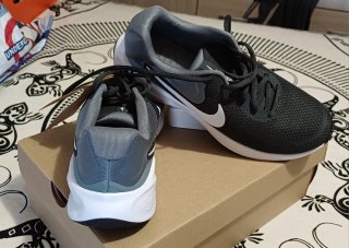 Nike Revolution 7 Talla 41 Gris/Blanco/Negro